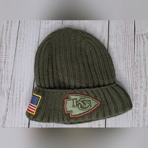 Chiefs 2017 SALUTE-TO-SERVICE Knit Beanie Hat by New Era